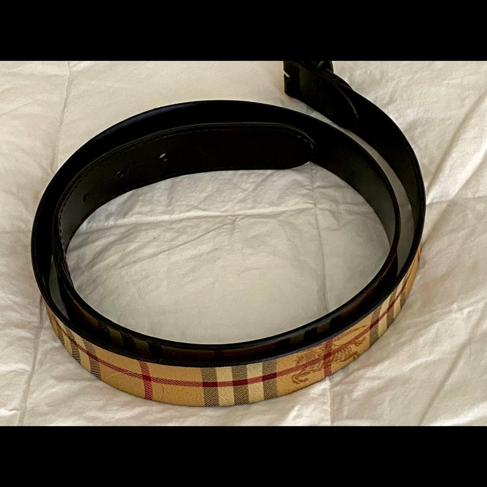 Burberry belt sized 40.  Like new condition.